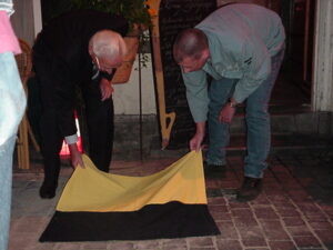 Plaquette onthulling John en Lussenburg (2002)